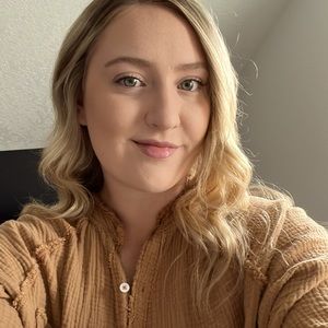 Meet your Posher, Rebecca